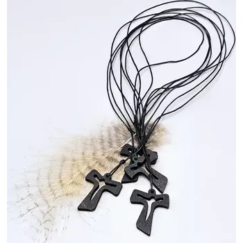 Náhrdelník Náhrdelník - Dřevěný kříž v černé na stahovacích šňůrkách
