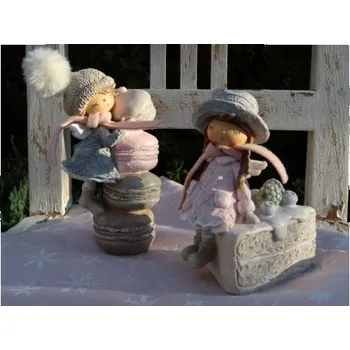 Vánoce Dekorace holčička, Varianta Sedící na dortíku