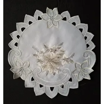 Vánoční dekorace UBRUS vyšívaný prům.30cm vánoční bílá stříbro 25