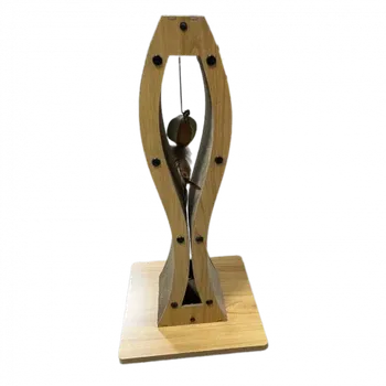 Škrabadlo Epic Pet ve tvaru ryby s hračkou 30x30x61