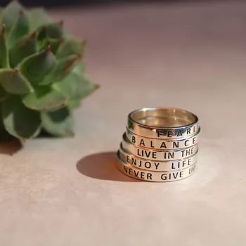 Prsten Prstýnkárna ENJOY LIFE Kolekce POSELSTVÍ Unisex Stříbrný prsten s nápisem AG 925 ≤ 2,0 g Velikost prstenu: 12 (67)