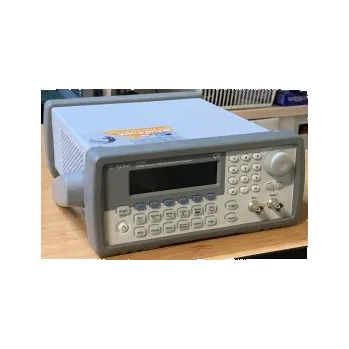 Laboratorní přístroj Agilent 33220A, funkční generátor / arbitrary generátor
