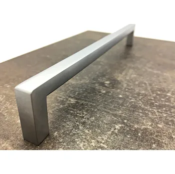 Nábytkové kování In-Design Nábytková úchytka Mily chrom satén Rozteč úchytky (mm): 96