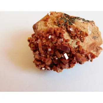 Přírodní kámen DRŮZA VANADINIT Maroko, cca 5,5 cm, 50 - 80 g, NOVINKA