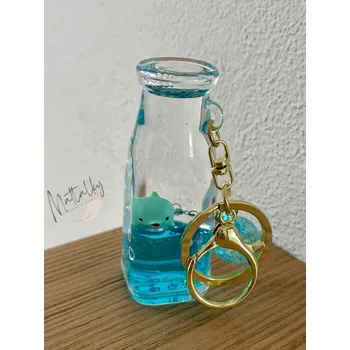 Klíčenka s modrou tekutinou delfín v lahvičce