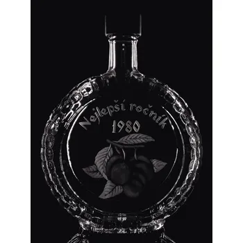 Sklenice Lahev na slivovici 0,7l nejlepší ročník 1980 - ručně ryté (broušené), dárková krabička, možnost jména na přání