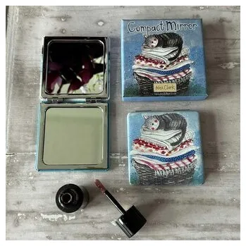 Nestandardní parfém Lusterko w pudełku Kot na koszu z praniem