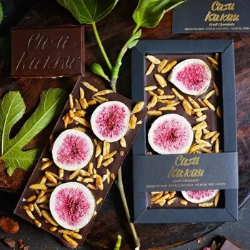 Čokoláda CASA KAKAU Veganská řemeslná čokoláda s fíky a karamelizovanými mandlemi 70 g