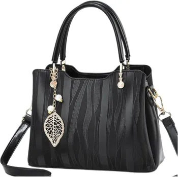 Kabelka Luxusní černá dámská kabelka Barva: Černá