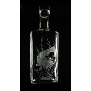 Sklenice lahev na slivovici 0,5l s rytinou sumce - ručně ryté (broušené) dárková krabička, dárek pro rybáře