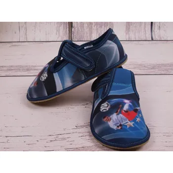 Chlapecká obuv Bačkory přezůvky BAREFOOT EF 395 Soccer modré s fotbalistou, suchý zip velikost: 28