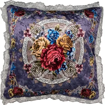 Dekorativní polštářek Fialový povlak na polštář s květinovým motivem a krajkou Geertruida – 55x55 cm