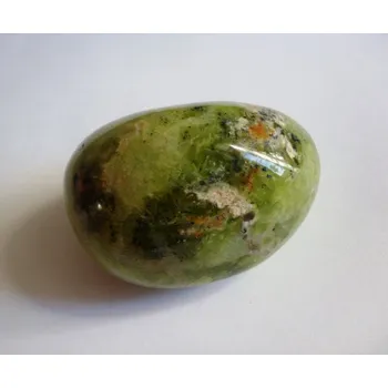 Masážní kámen OPÁL ZELENÝ TROMLOVANÝ masážní, cca 6 cm, 110 - 140 g