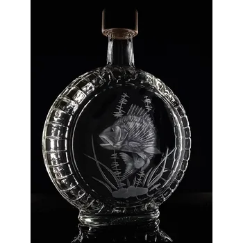 Sklenice lahev na slivovici 0,7l s rytinou okouna - ručně ryté (broušené) dárková krabička, dárek pro rybáře