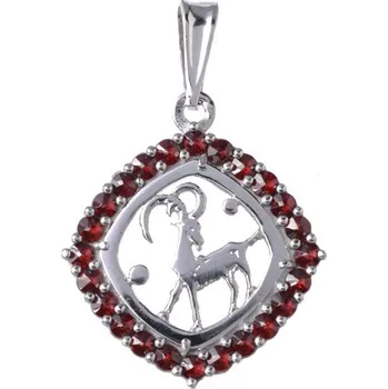 Přívěsek Stříbrný přívěsek s českým granátem, rhodiovaný - zvěrokruh, kozoroh