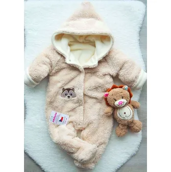 Kojenecká kombinéza AMÁLKA Chlupatá, kojenecká kombinéza oříšková, medvídek mýval Velikost: 62-68