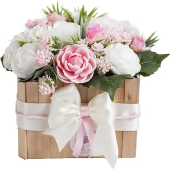 umělá květina Romantická mýdlová kytice bílých a růžových pivoněk - kytice v dřevěném boxu
