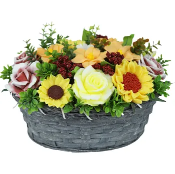 Dárkový potravinový koš Velký dárkový koš s mýdlovými slunečnicemi, růžemi a liliemi - kytice v proutěném koši
