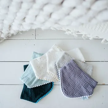 Bryndák Lily is sailing Bryndáček zdobený různé barvy Barva: Červená