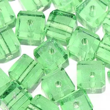 Korálek CZ Broušená kostička 4mm zelená (8ks)