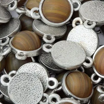 Korálek CZ Mugle s kovodílem KRUH 15mm staré stříbro/hnědá