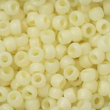 Korálek TOHO Co., Ltd. TOHO Round 8/0 Frosted Ceylon Banana Cream