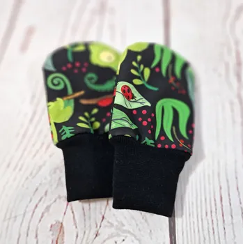 Rukavice Yháček Mini softshellové rukavice bez palce s merinem, Chamíci a berušky na černé Velikost:: S