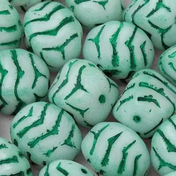 Korálek CZ Korálek mačkaný GRANULE 13/10mm bílá zatíraná zelenou