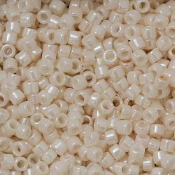 Korálek TOHO Co., Ltd. TOHO Treasure 11/0 Lustered Lt Beige