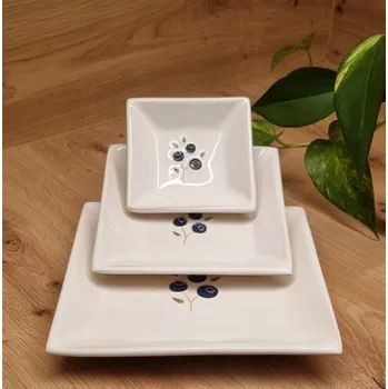Talíř Keramický tácek s borůvkami Velikost: 10x10 cm