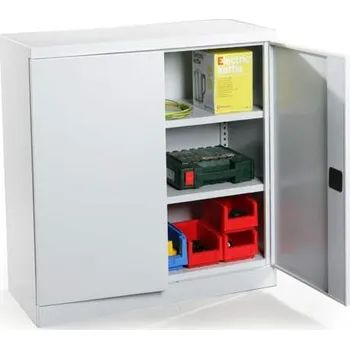 Kovová skříň s dvoukřídlými dveřmi, v x š x h: 1040 x 800 x 435 mm, barva korpusu šedá RAL7035 / dveři šedá RAL7035
