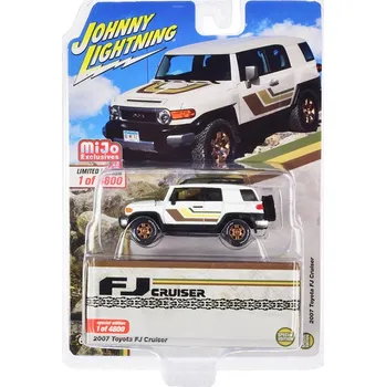 autíčko Toyota FJ Cruiser 2007 bílá 1:64 - Johnny Lightning Toyota F J Cruiser - sběratelský model auta 1/64
