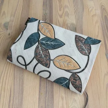 Obal na knihu Obal na knihu Listy na šedé L