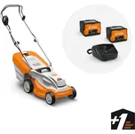 STIHL RMA 235 Set+ (Lehká a dobře ovladatelná akumulátorová zahradní sekačka STIHL RMA 235 na menší plochy trávníku. Sada obsahuje dva akumulátory a nabíječku. Záběr 33 cm, koš 30 litrů, 5 stupňů sečení.)