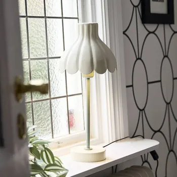 Lampička PR Home Stolní lampa Wera, krémová/zelená, výška 47 cm, kovová krémová, zelená 1 x 25 W - Doprava zdarma
