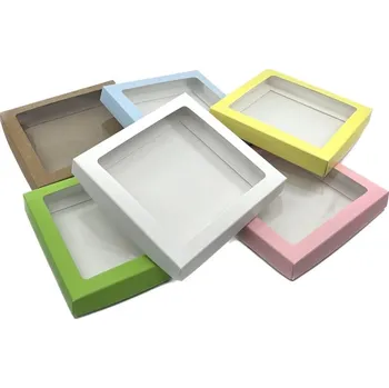 Dárková krabička Dárková krabička s průhledným okénkem 15x15x2 cm