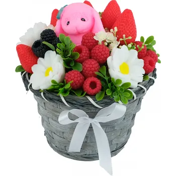 umělá květina Ovocná mýdlová kytice s jahodami a malinami - kytice v proutěném koši s růžovým mýdlovým králíčkem