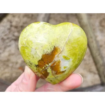 Přírodní kámen Zelený opál leštěné srdce (Madagaskar) 160g