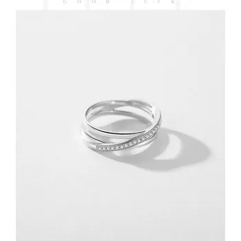 Prsten Stříbrný elegantní prsten se zirkonem Velikost: 9 (EU: 58-59)