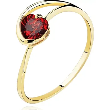 Prsten Prsten ze žlutého 14K zlata - červené granátové srdíčko, asymetrická ramena - Velikost: 55