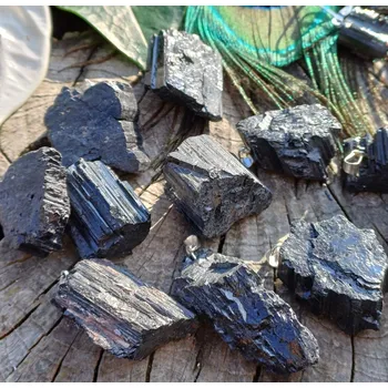 Přívěsek Turmalín skoryl přívěsek větší (20-35 mm)