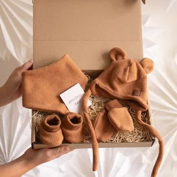 Dárkový potravinový koš Emiimio Dárkový balíček roztomilosti pro miminko / bio bavlněný beránek karamelový