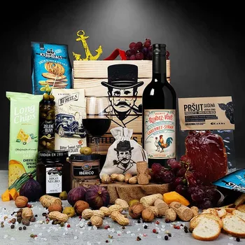 Dárkový potravinový koš Bedna s páčidlem pro chlapa s vínem | Dárkový koš v bedně s vínem