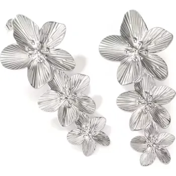 Náušnice B-TOP Náušnice z nerezové oceli Tři květy Druh barvy: Stříbrná