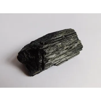 Sběratelství ČERNÝ TURMALÍN Mozambik - velikost menší, cca 4 cm, 20 - 40 g