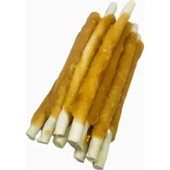 Pamlsek pro psa Tyčinka z buvolí kůže obalená kuřecím masem 250g