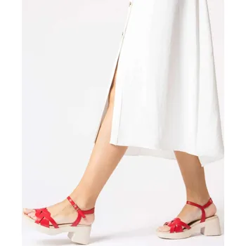 Dámské sandále Wonders dámské kožené sandály na podpatku D-1011 červené Velikost: 39