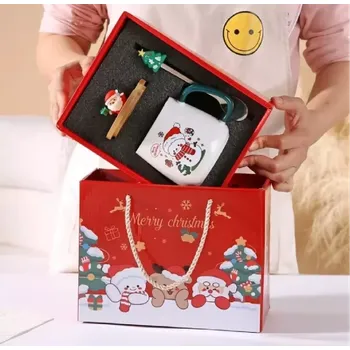 Vánoční sada - HRNEK S VÍČKEM A LŽIČKOU - SNĚHULÁK (Značka: COZY)