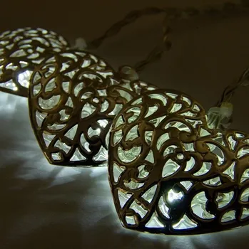 LED páska DECOLED LED světelný řetěz na baterie, kovová srdce styl vintage, ledově bílá, 10 diod, 2,5 m