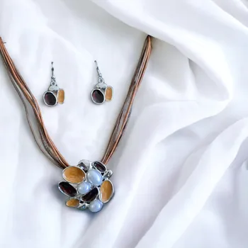 Souprava šperků Sada smaltovaných šperků "Oblázkový květ" Barva: Hnědá